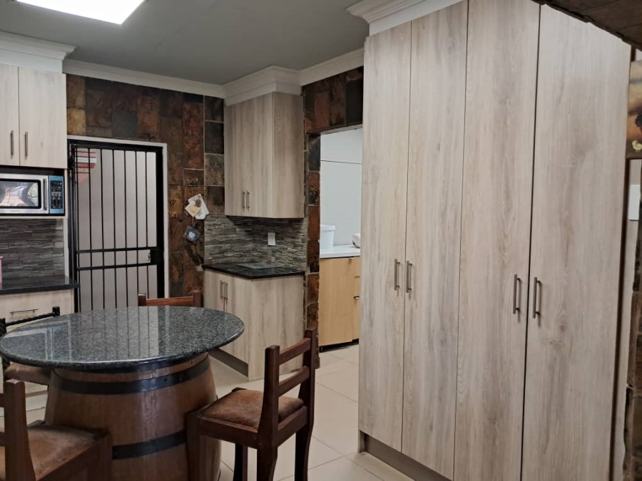 5 Bedroom Property for Sale in Rietfontein A H North West